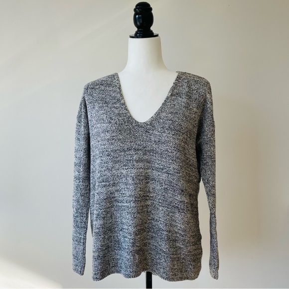 V-Neck Melange Pullover - Picture 2 of 9